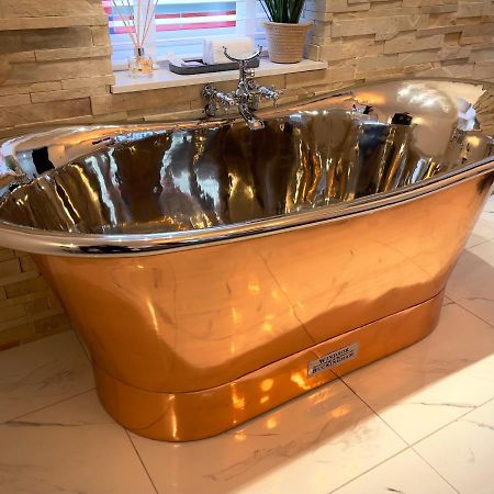 Pamper Yourself In Our Double Sized Copper Tub -2 Bedroom Villa Инвернесс Экстерьер фото