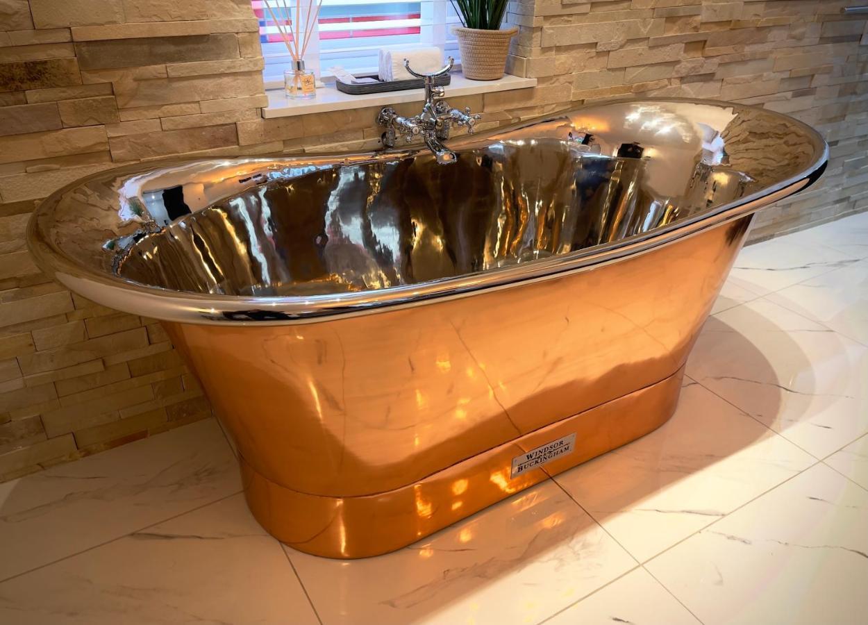Pamper Yourself In Our Double Sized Copper Tub -2 Bedroom Villa Инвернесс Экстерьер фото